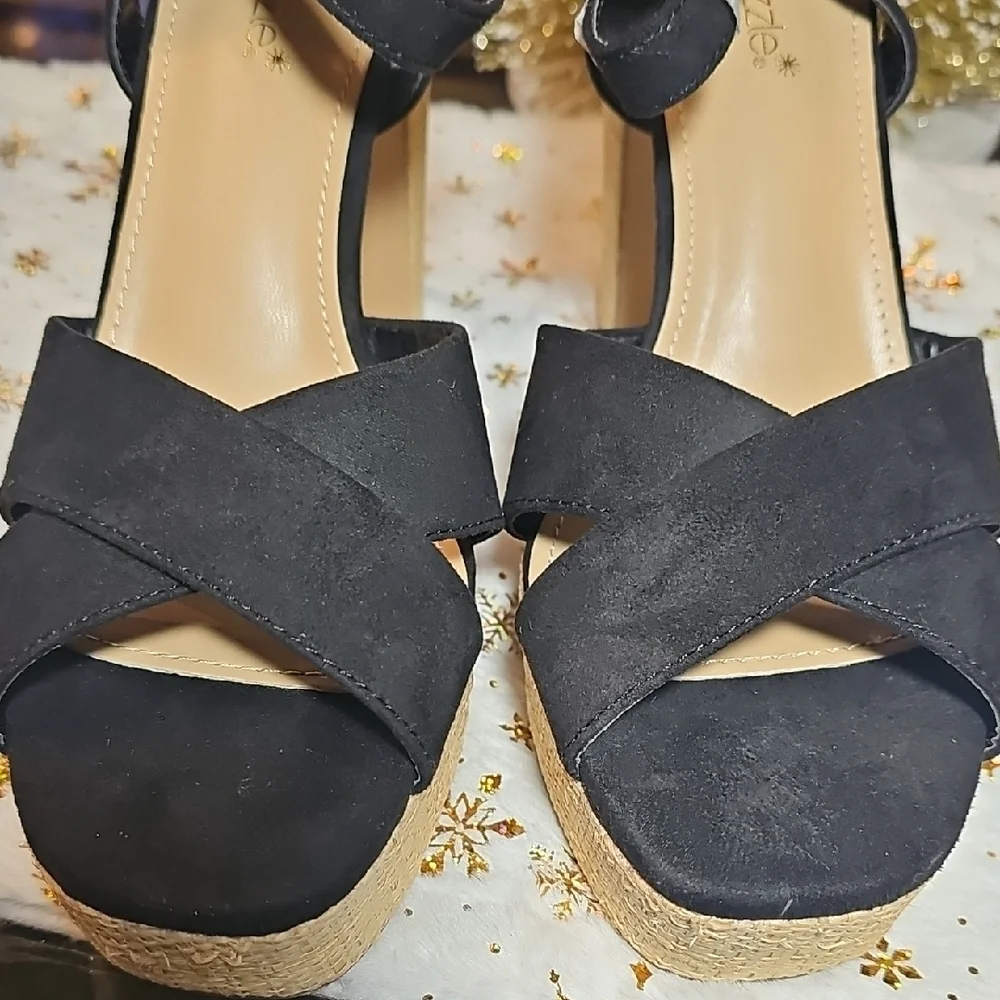 Shoe Dazzle Black and Tan Platform Sandals